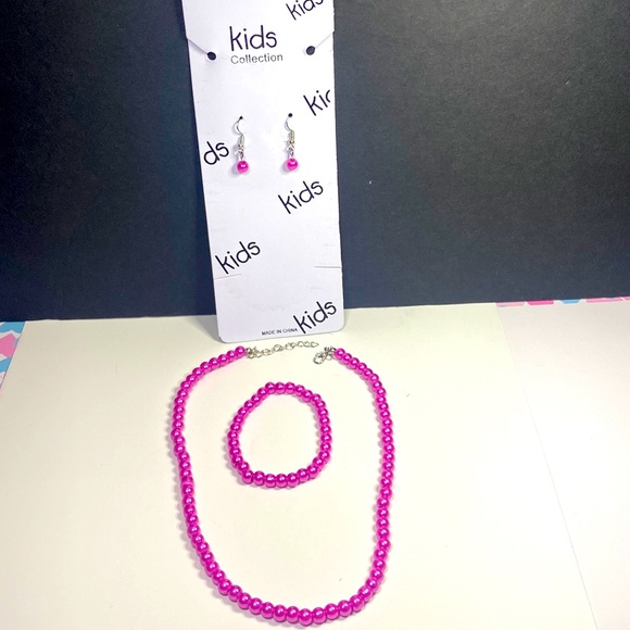 KIDS COLLECTION PINK 3 PIECE PEARL NECKLACE EARRING BRACELETS SET NEW - Picture 1 of 7